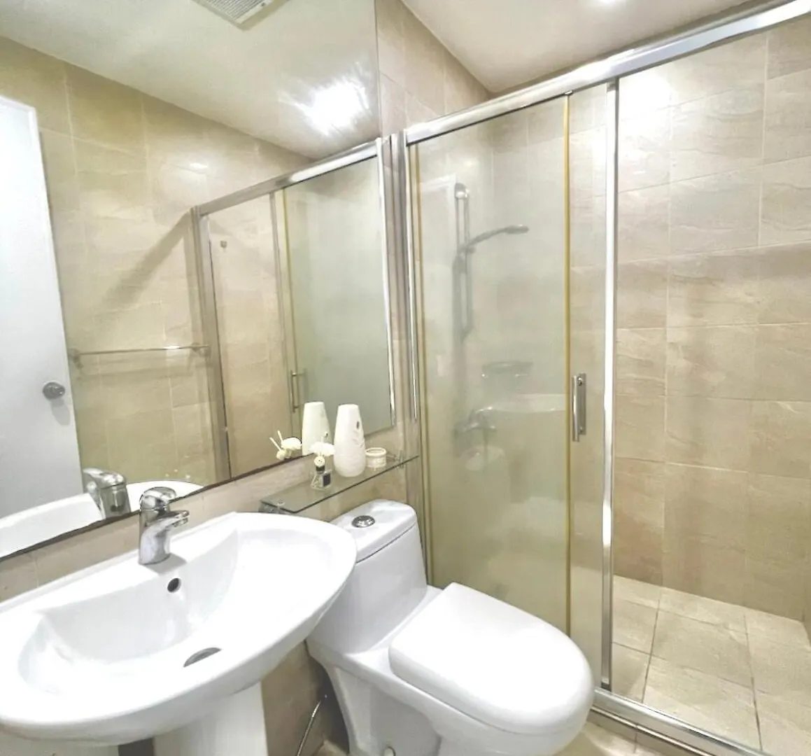 Apartment Affordable Suite At Gramercy Makati With Balcony & Parking Manila